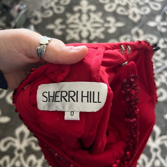 Sherri Hill #12580 in Red Size 0 - Picture 5 of 7